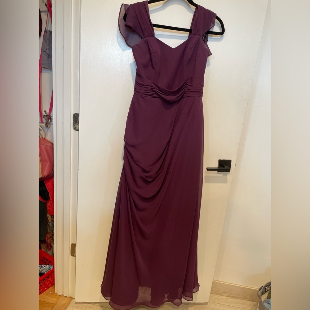 Beautiful bridesmaids dress. Technically size 16 tailored and fits more like 12